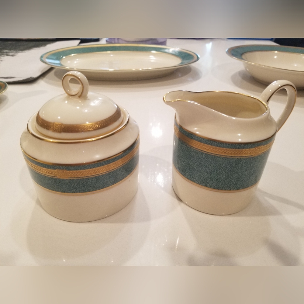 Oscar de La Renta Creamer And Sugar Dish
